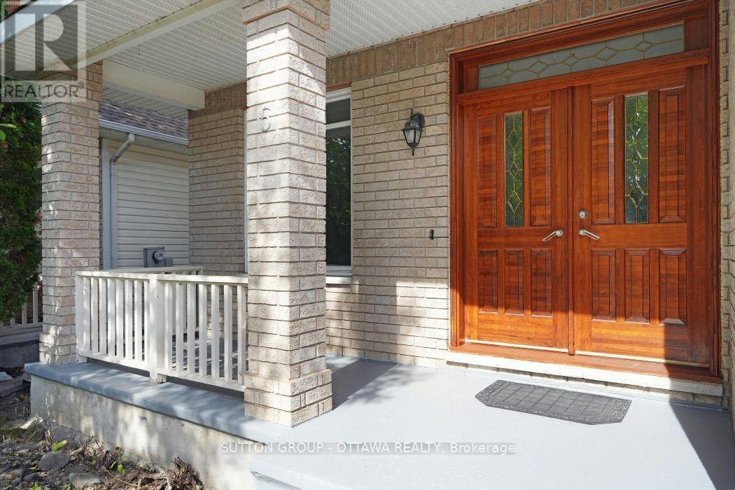 5 Escade Drive, Ottawa, ON, K2G 6R9 - 2