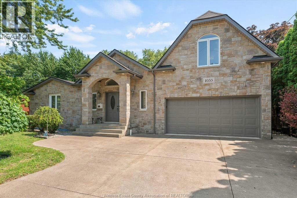 1055 Roseland Drive South, Windsor, ON, N9G 1T9