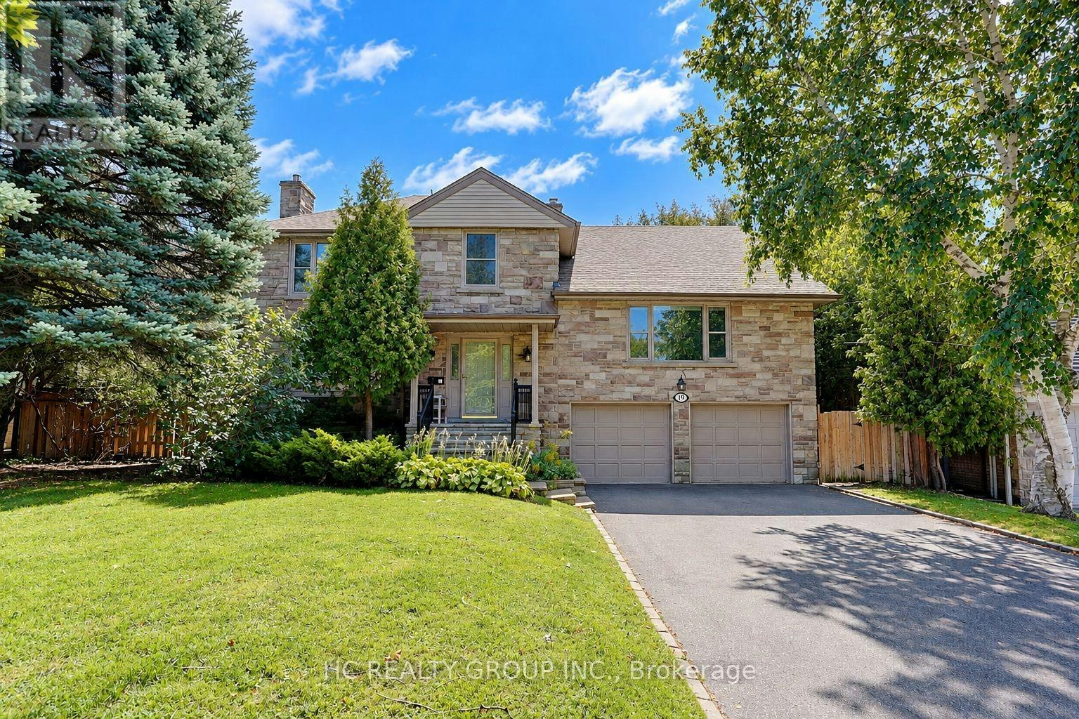 19 Lower Links Road, Toronto, ON, M2P 1H5