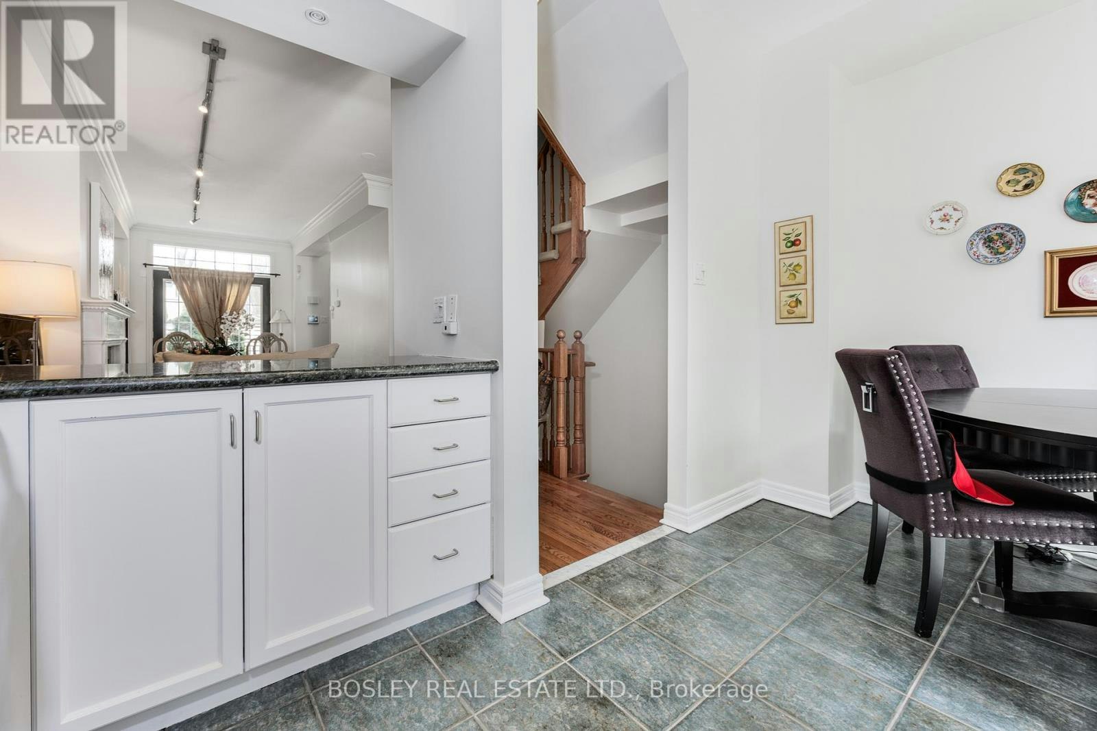 17 Krawchuk Lane, Toronto, ON, M4G 4H4 - 12