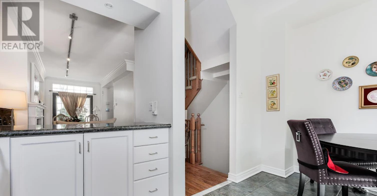 17 Krawchuk Lane, Toronto, ON, M4G 4H4 - 12