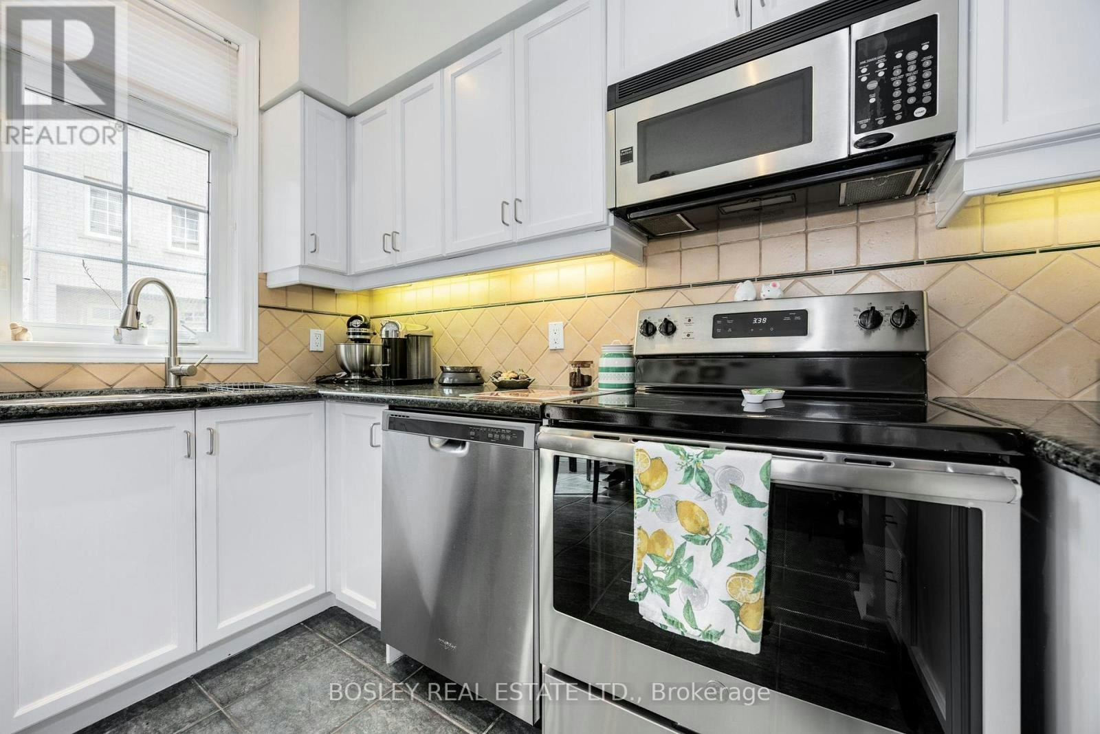 17 Krawchuk Lane, Toronto, ON, M4G 4H4 - 10
