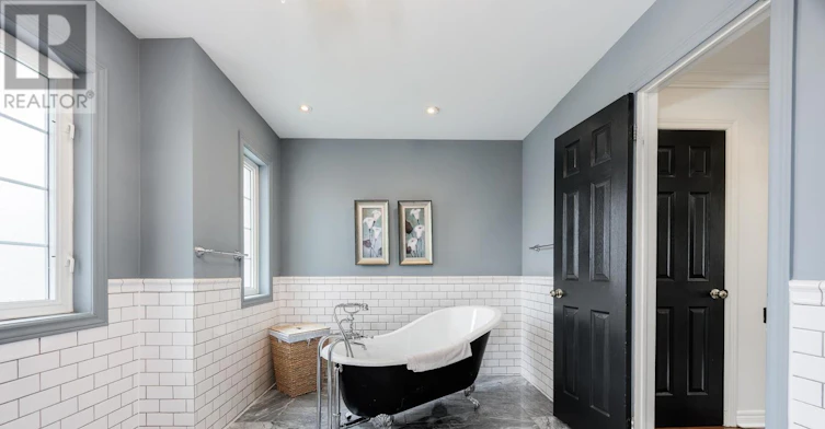 17 Krawchuk Lane, Toronto, ON, M4G 4H4 - 23