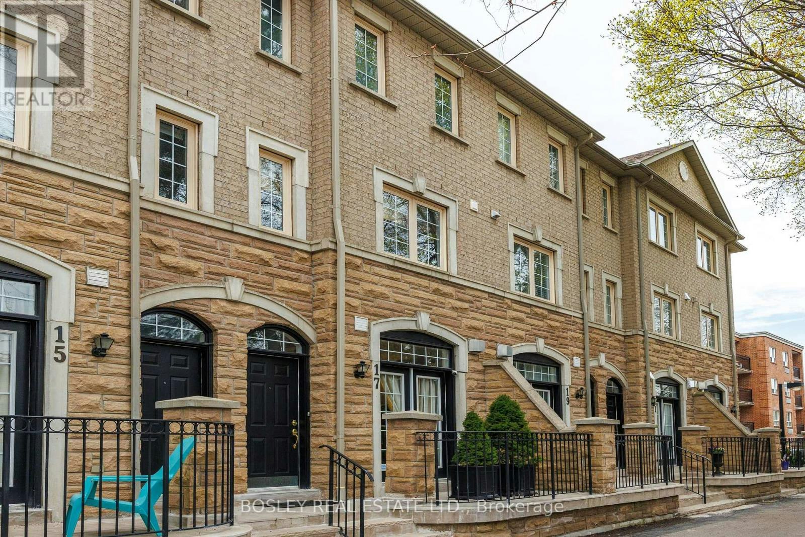 17 Krawchuk Lane, Toronto, ON, M4G 4H4