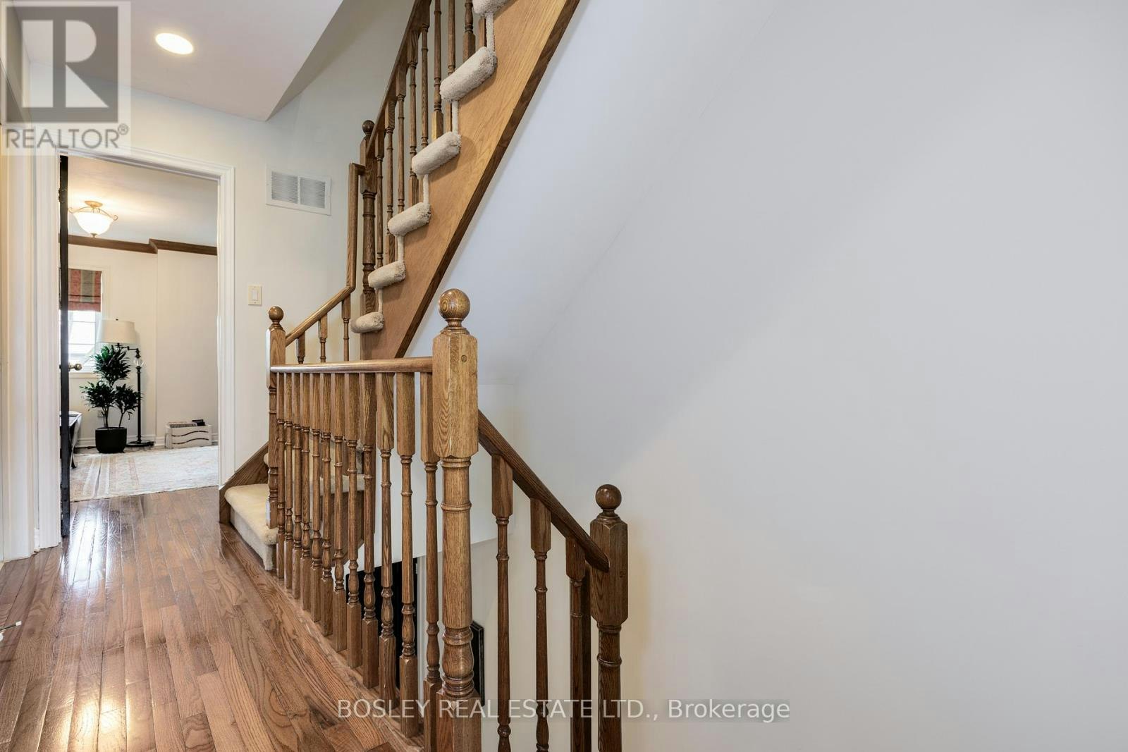 17 Krawchuk Lane, Toronto, ON, M4G 4H4 - 33