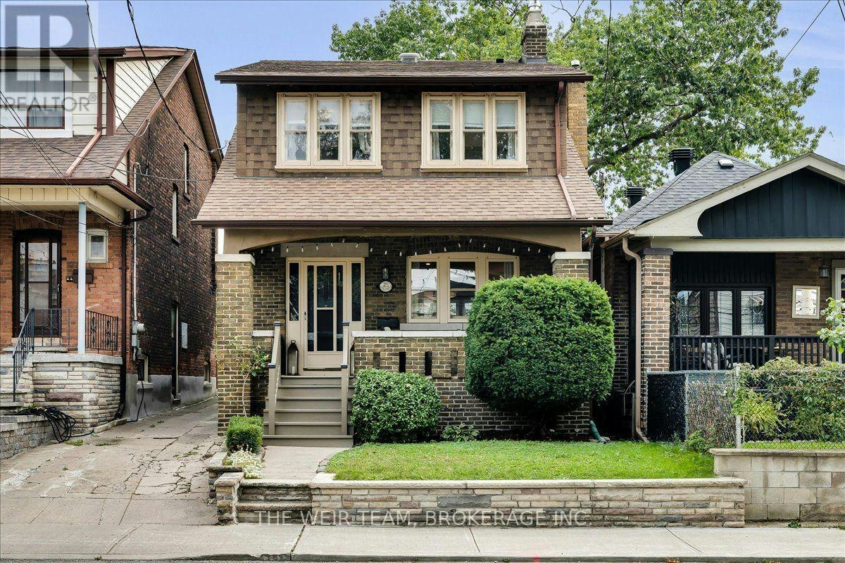 25 Oak Park Avenue, Toronto, ON, M4C 4L8