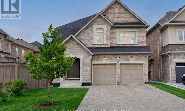 135 Ross Vennare Crescent
