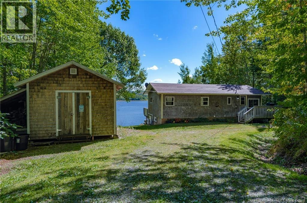 811 715 Route, Cambridge Narrows, NB, E4C 2L3