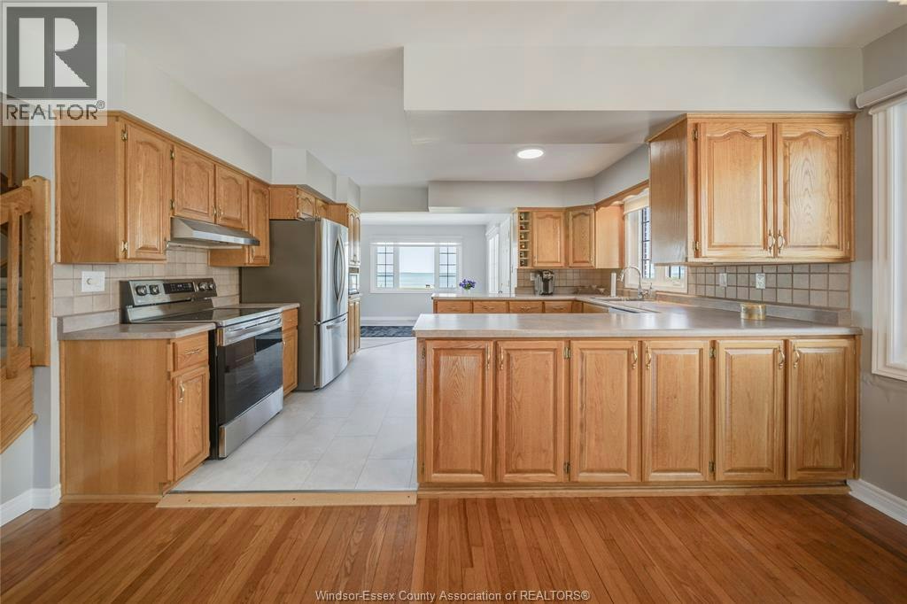 13902 Riverside Drive, Tecumseh, ON, N8W 1B6 - 9