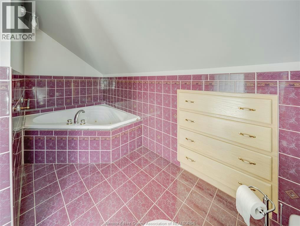 13902 Riverside Drive, Tecumseh, ON, N8W 1B6 - 26