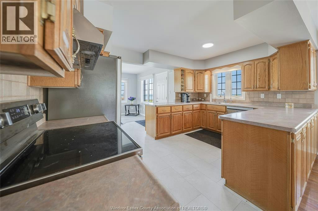 13902 Riverside Drive, Tecumseh, ON, N8W 1B6 - 10