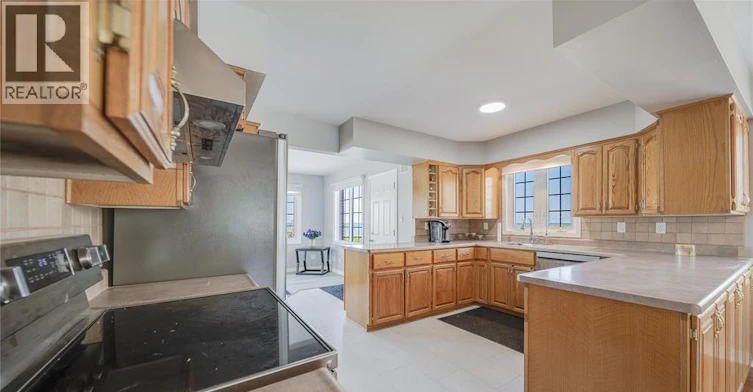 13902 Riverside Drive, Tecumseh, ON, N8W 1B6 - 10
