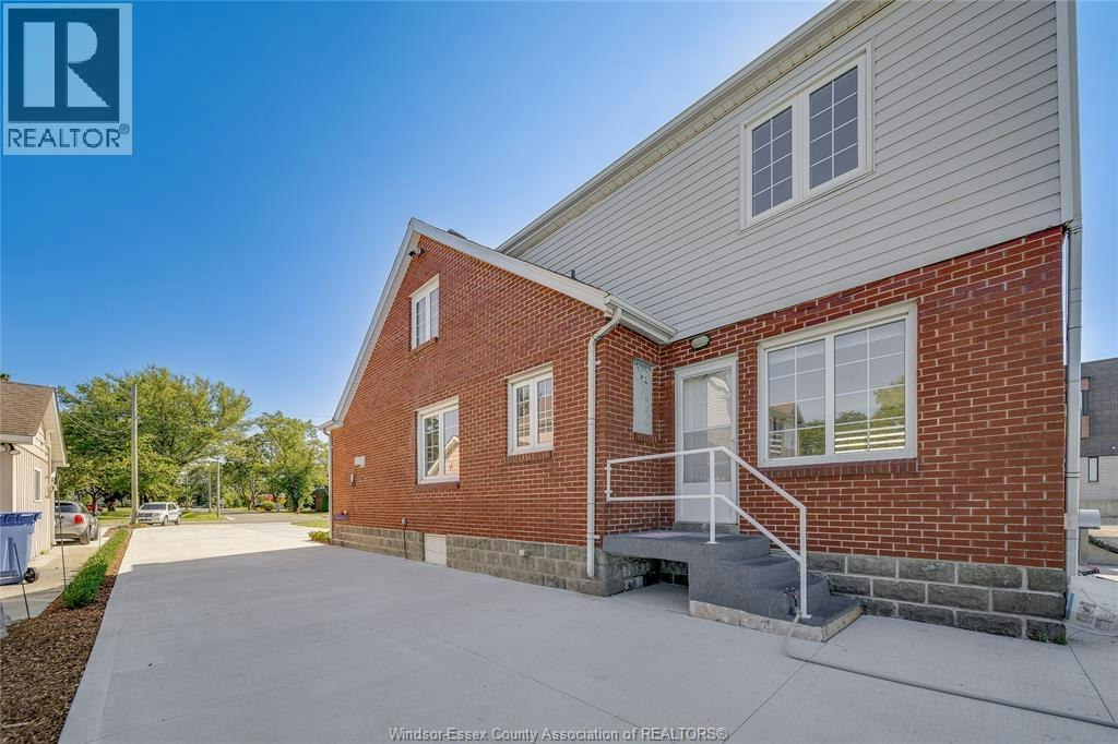 13902 Riverside Drive, Tecumseh, ON, N8W 1B6 - 27