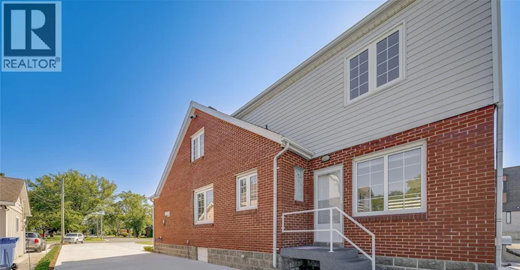13902 Riverside Drive, Tecumseh, ON, N8W 1B6 - 27