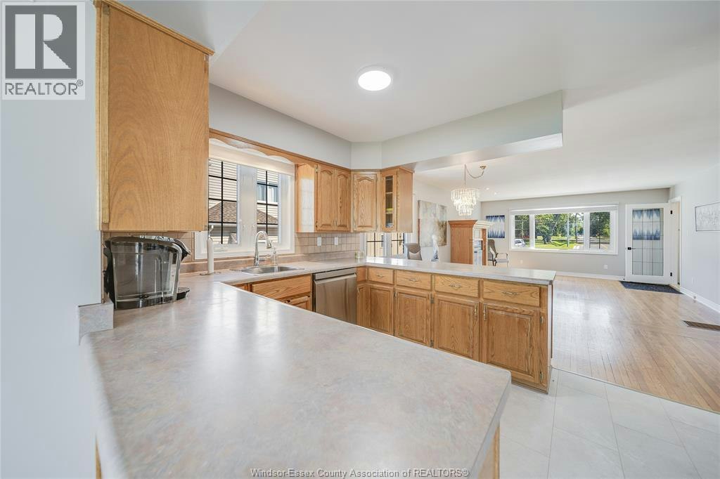 13902 Riverside Drive, Tecumseh, ON, N8W 1B6 - 12