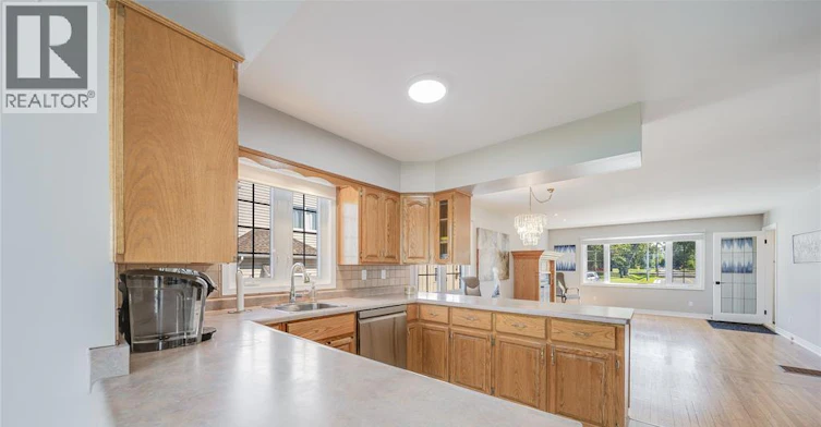 13902 Riverside Drive, Tecumseh, ON, N8W 1B6 - 12