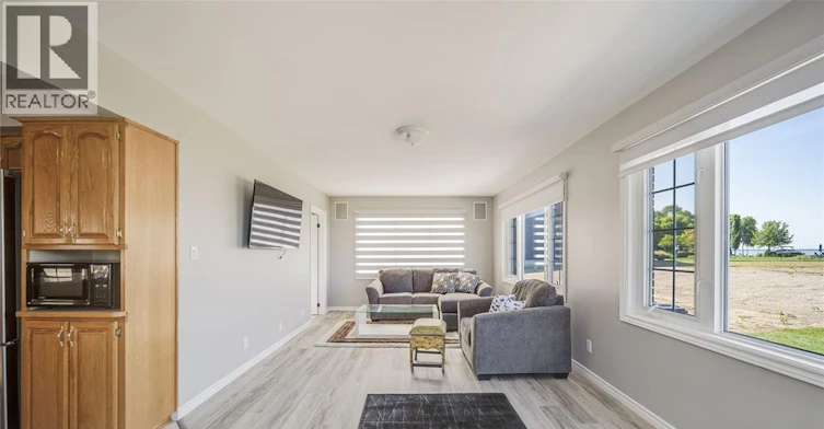 13902 Riverside Drive, Tecumseh, ON, N8W 1B6 - 14