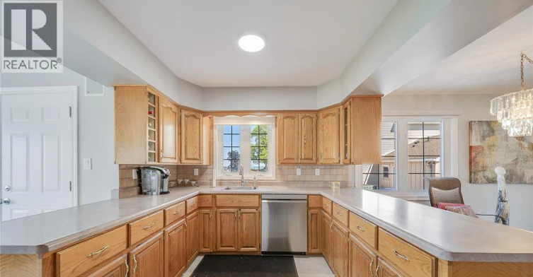 13902 Riverside Drive, Tecumseh, ON, N8W 1B6 - 11