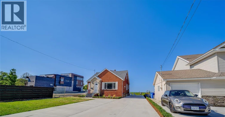 13902 Riverside Drive, Tecumseh, ON, N8W 1B6