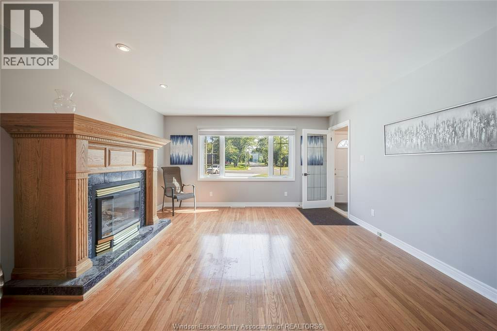 13902 Riverside Drive, Tecumseh, ON, N8W 1B6 - 7