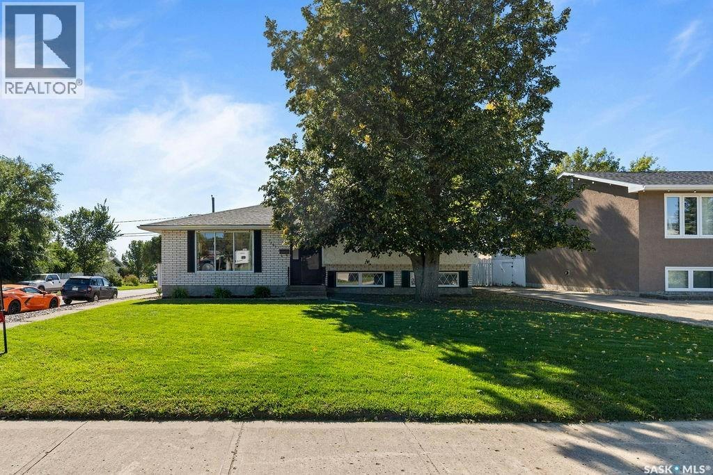 1403 Hochelaga Street W, Moose Jaw, SK, S6H 6G6