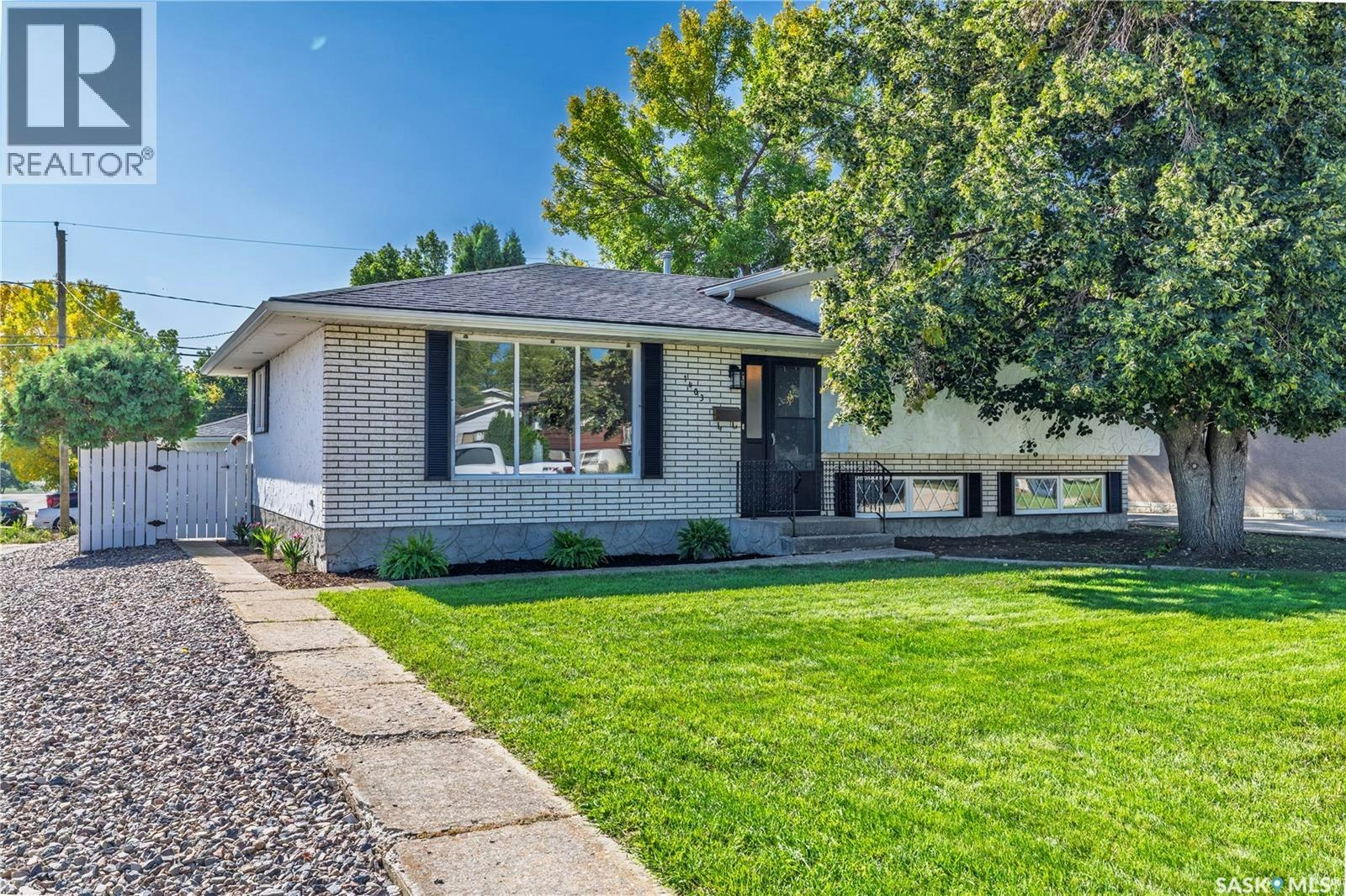 1403 Hochelaga Street W, Moose Jaw, SK, S6H 6G6