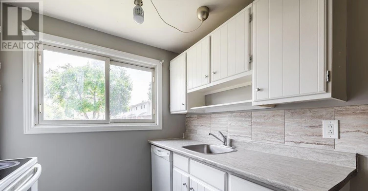 98-1045 Morrison Drive, Ottawa, ON, K2H 7L2 - 9