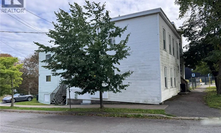 105 Victoria Street