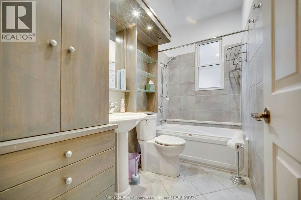 MAIN FLOOR-1346 Parent Avenue, Windsor, ON, N8X 4J3 - 11