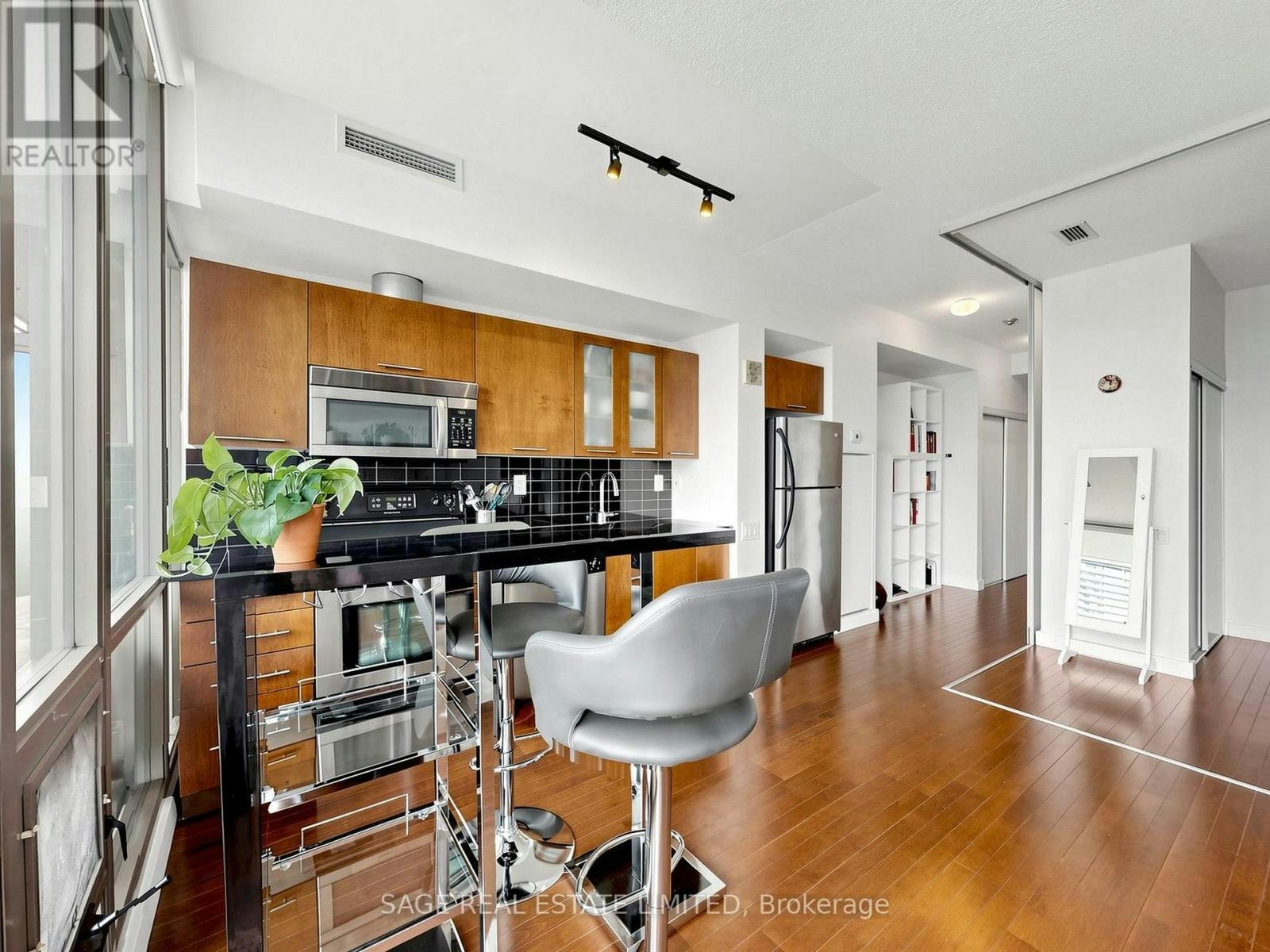 1003-33 Mill Street, Toronto, ON, M5A 3R3 - 11