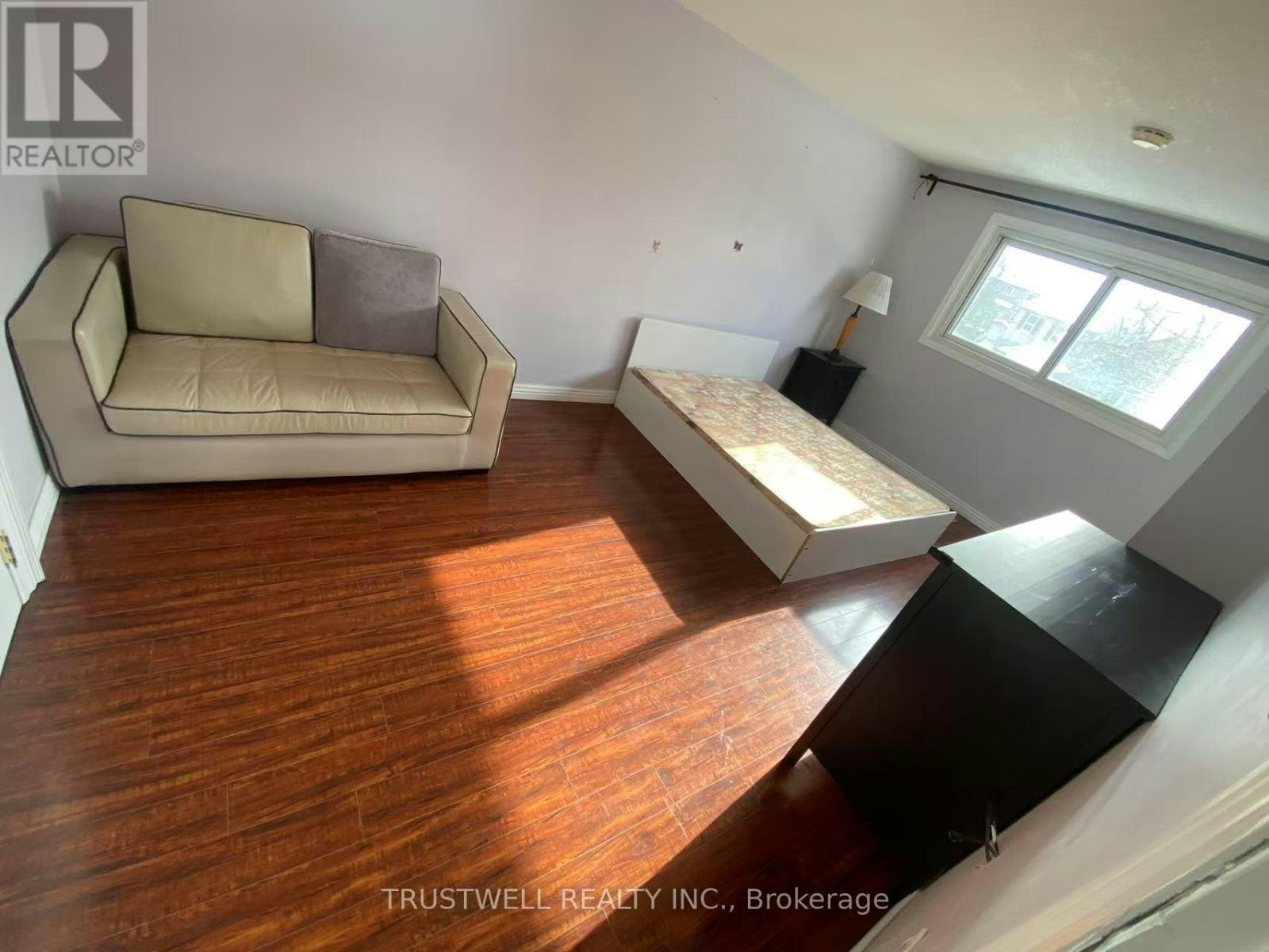 9 Whistling Hills Drive, Toronto, ON, M1V 2B6 - 6
