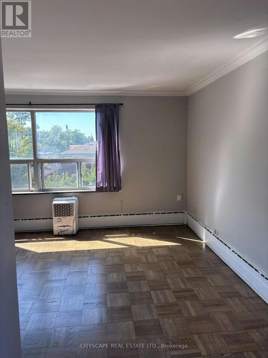135 Sammon Avenue, Toronto, ON, M4J 1Y9 - 6