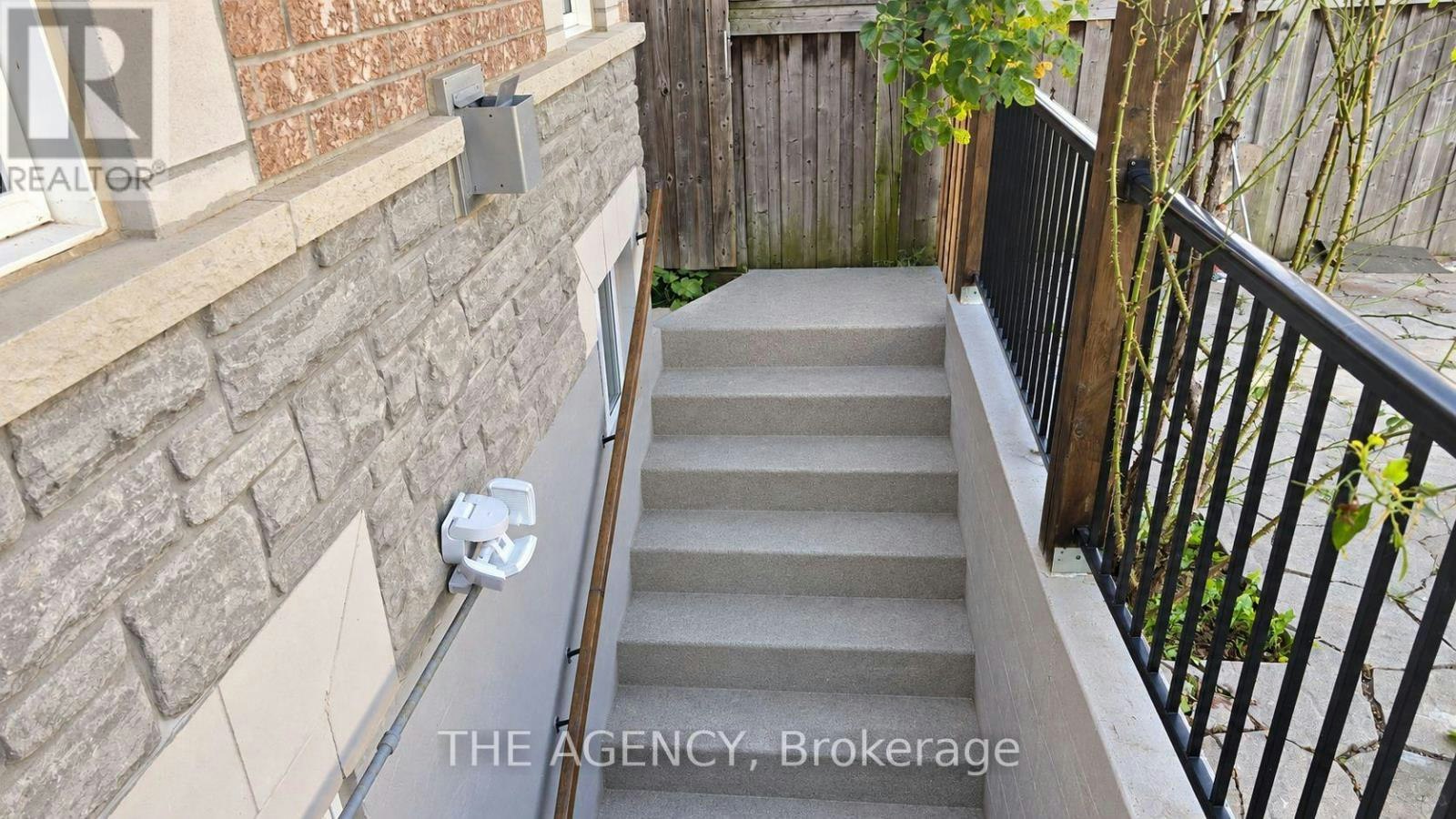 120 Valley Vista Drive, Vaughan, ON, L6A 0Z3 - 2