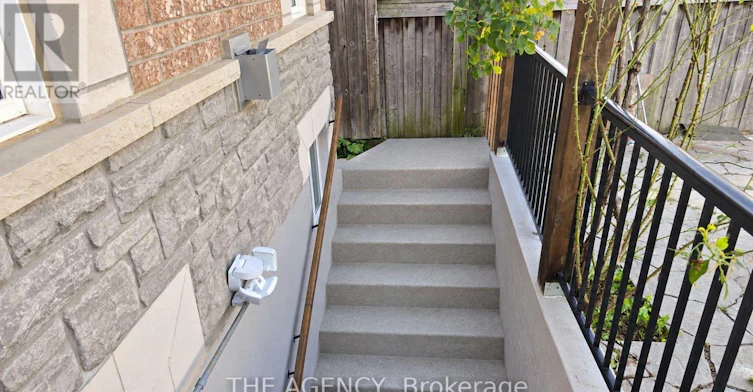 120 Valley Vista Drive, Vaughan, ON, L6A 0Z3 - 2