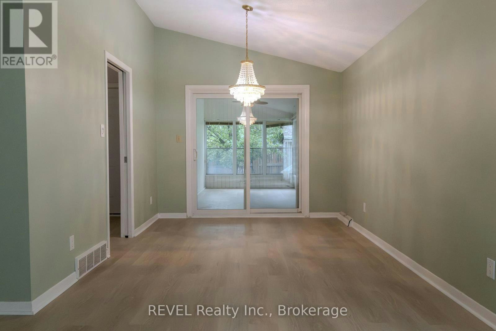 7285 Rolling Acres Crescent, Niagara Falls, ON, L2J 1E5 - 5