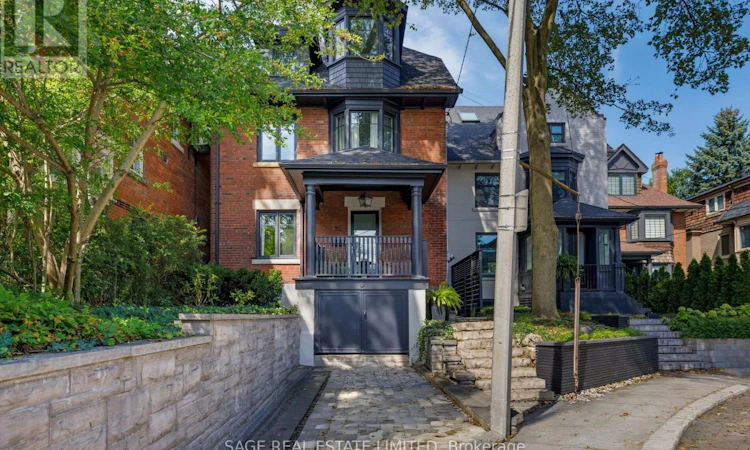 32 Edgewood Crescent