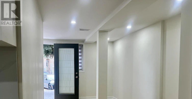 31 Shining Star Crescent, Toronto, ON, M6M 5L6 - 3
