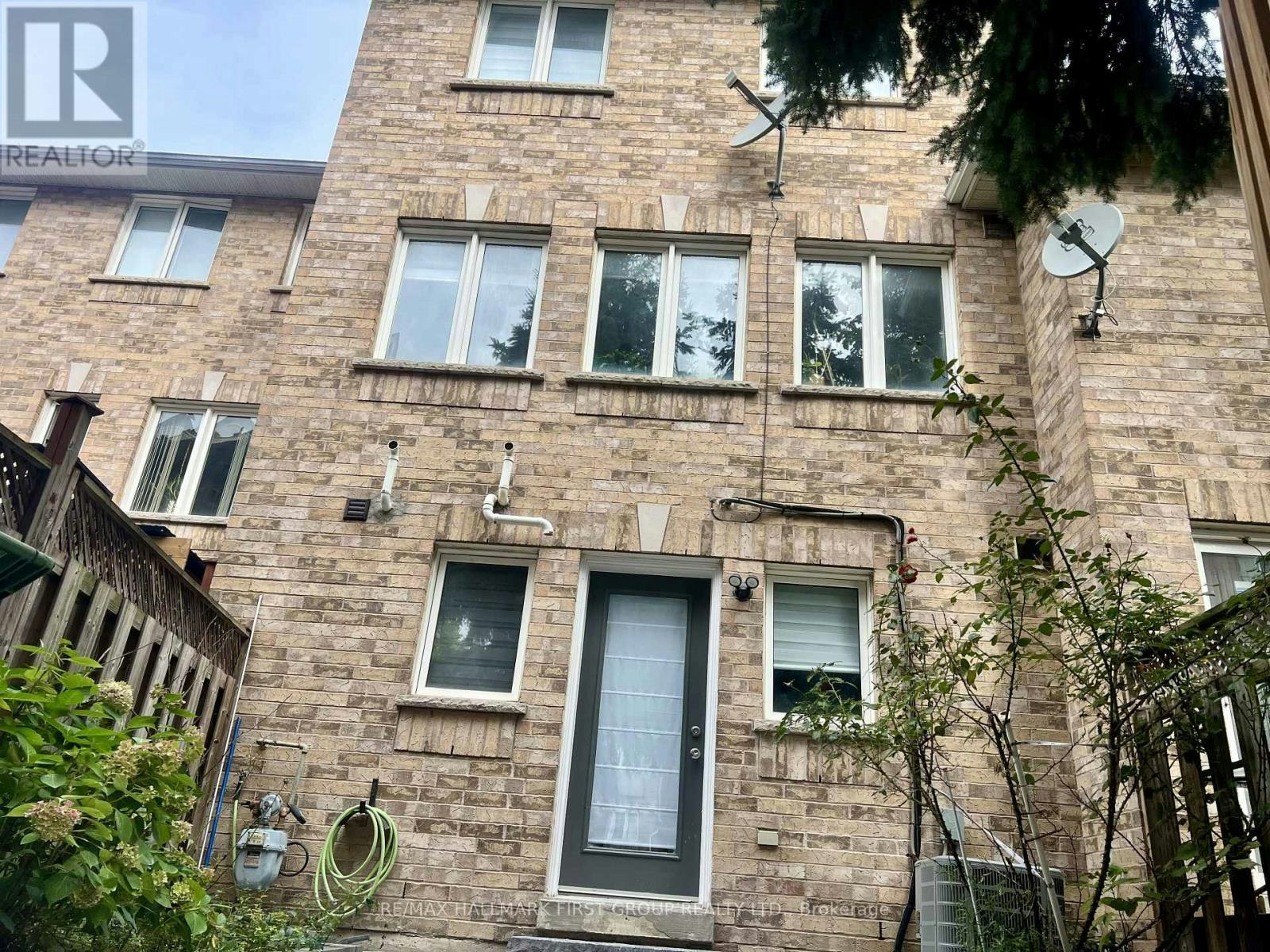 31 Shining Star Crescent, Toronto, ON, M6M 5L6 - 18