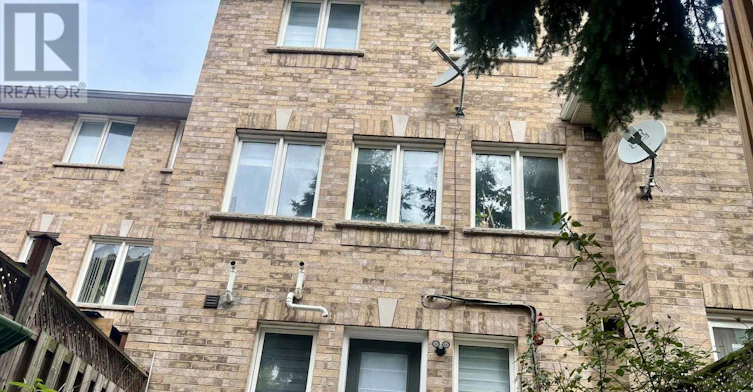 31 Shining Star Crescent, Toronto, ON, M6M 5L6 - 18