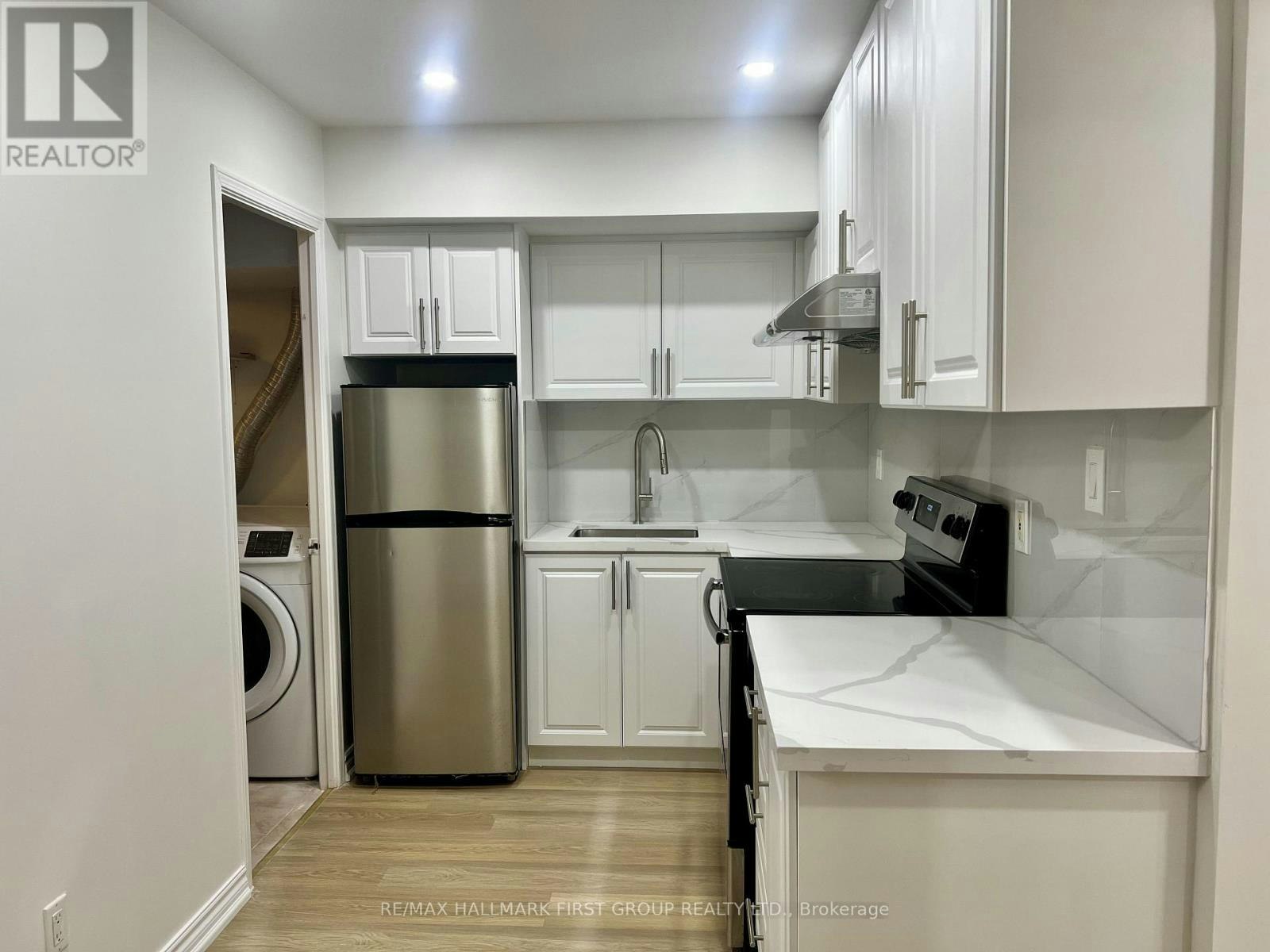 31 Shining Star Crescent, Toronto, ON, M6M 5L6 - 8