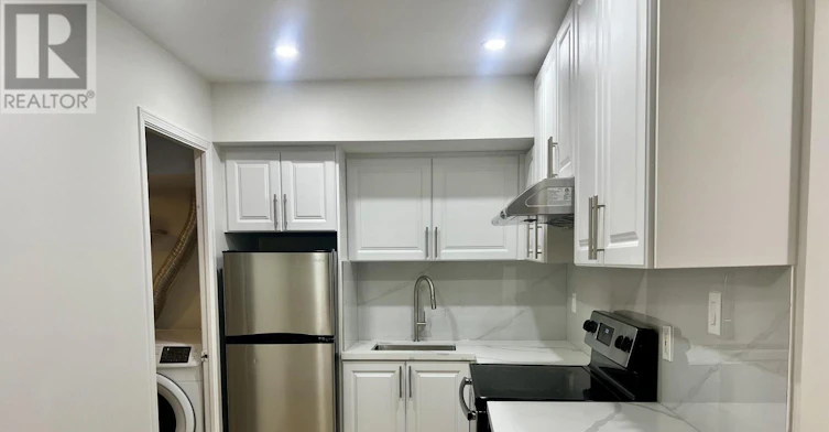 31 Shining Star Crescent, Toronto, ON, M6M 5L6 - 8