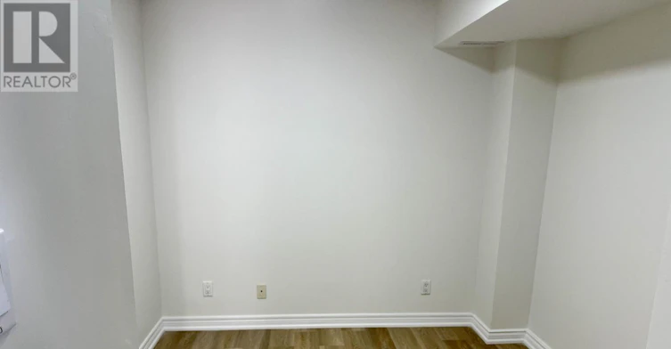 31 Shining Star Crescent, Toronto, ON, M6M 5L6 - 13