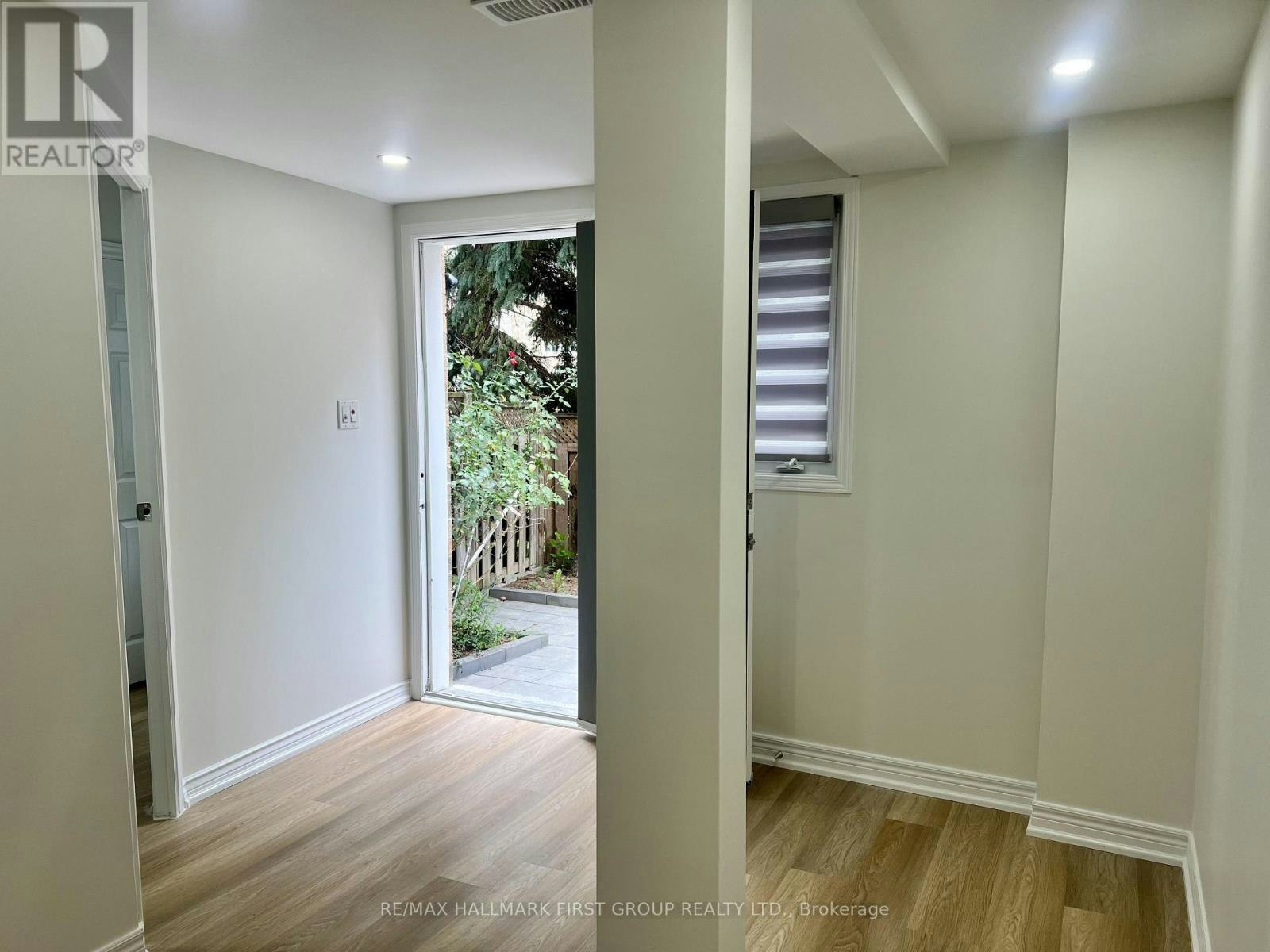 31 Shining Star Crescent, Toronto, ON, M6M 5L6 - 4