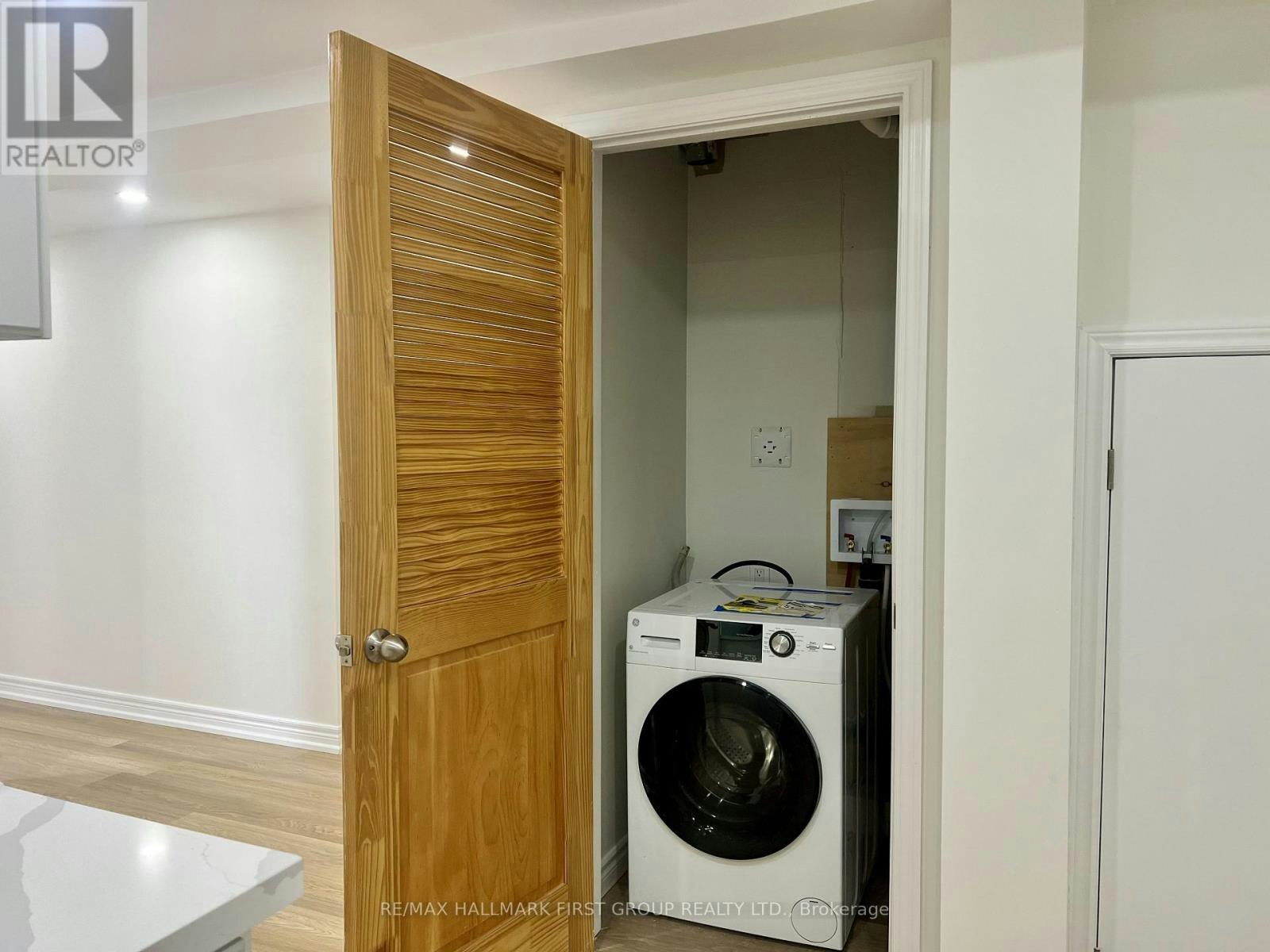 31 Shining Star Crescent, Toronto, ON, M6M 5L6 - 10
