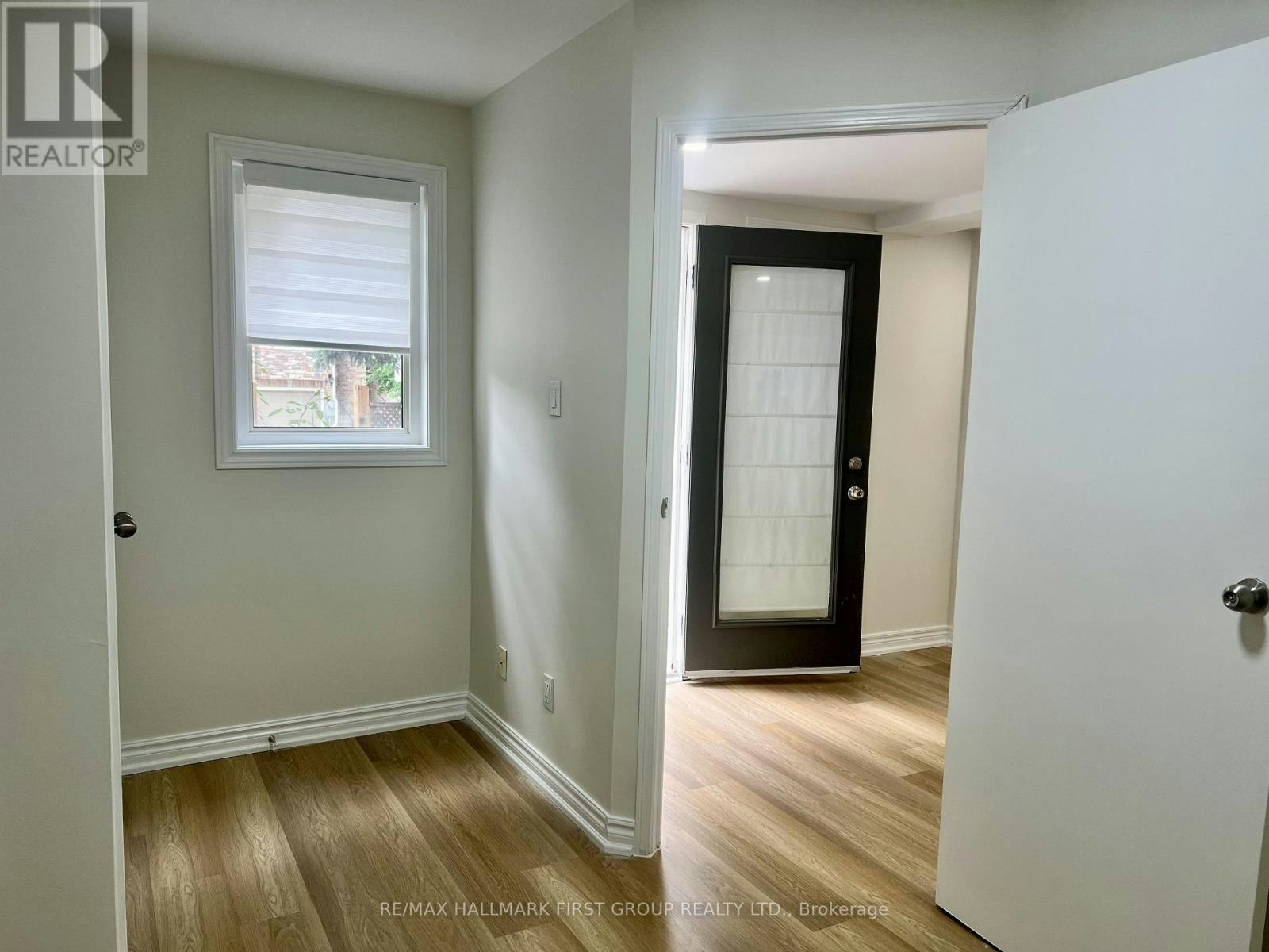 31 Shining Star Crescent, Toronto, ON, M6M 5L6 - 11