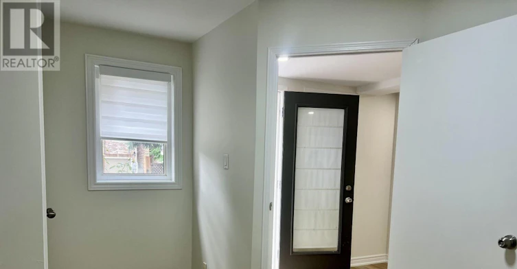 31 Shining Star Crescent, Toronto, ON, M6M 5L6 - 11