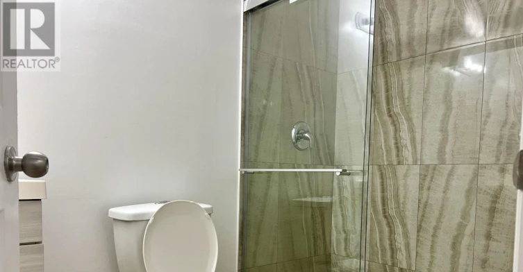 31 Shining Star Crescent, Toronto, ON, M6M 5L6 - 7