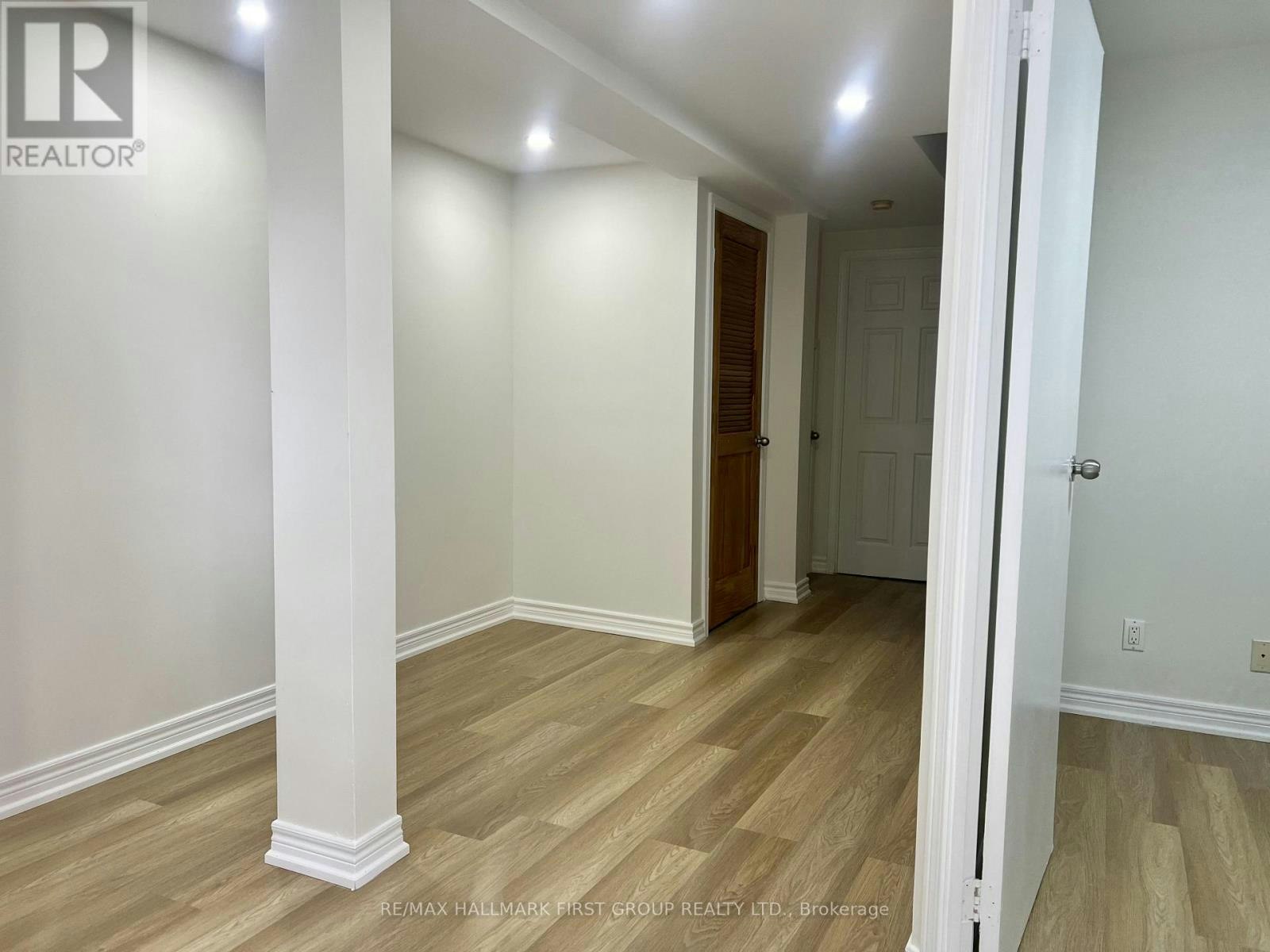 31 Shining Star Crescent, Toronto, ON, M6M 5L6 - 6