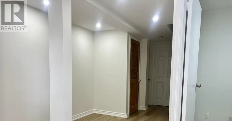 31 Shining Star Crescent, Toronto, ON, M6M 5L6 - 6