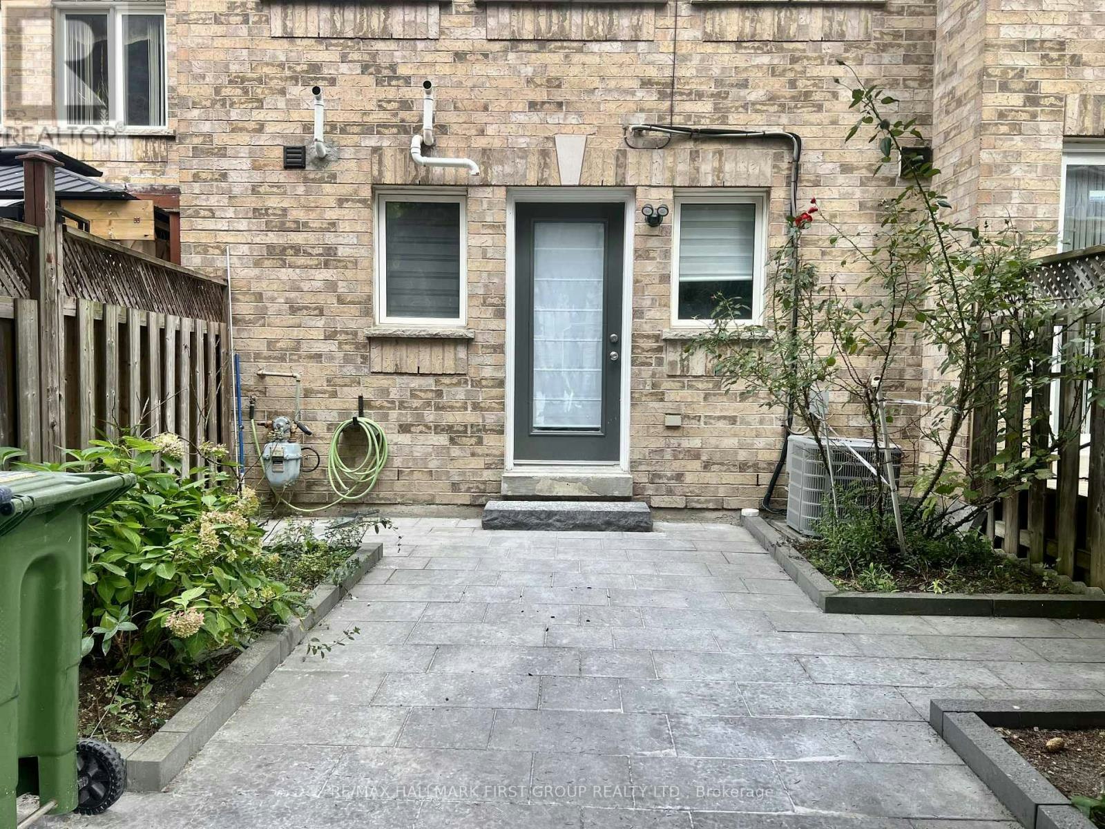 31 Shining Star Crescent, Toronto, ON, M6M 5L6 - 17